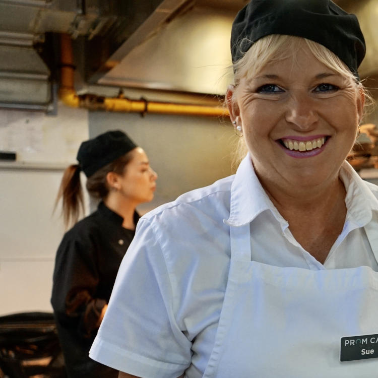 Sue Prom Cafe 1925 x 1140